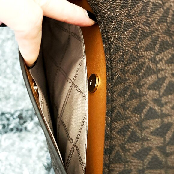 Michael Kors Kensington Large Logo Shoulder Tote Retail $358 Clearance Sale - Picture 9 of 15